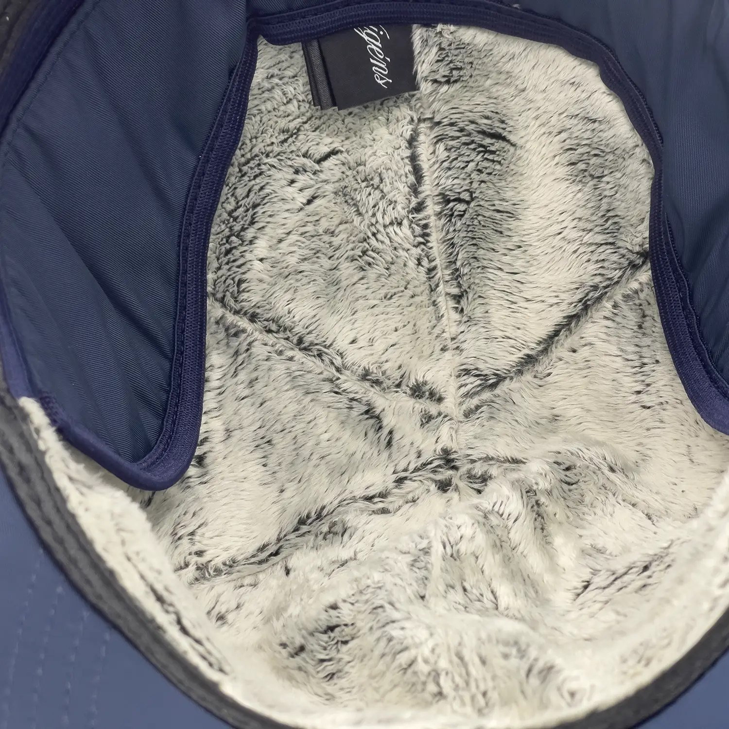 Premium regenpet met faux fur aan de binnenkant, binnenkant.