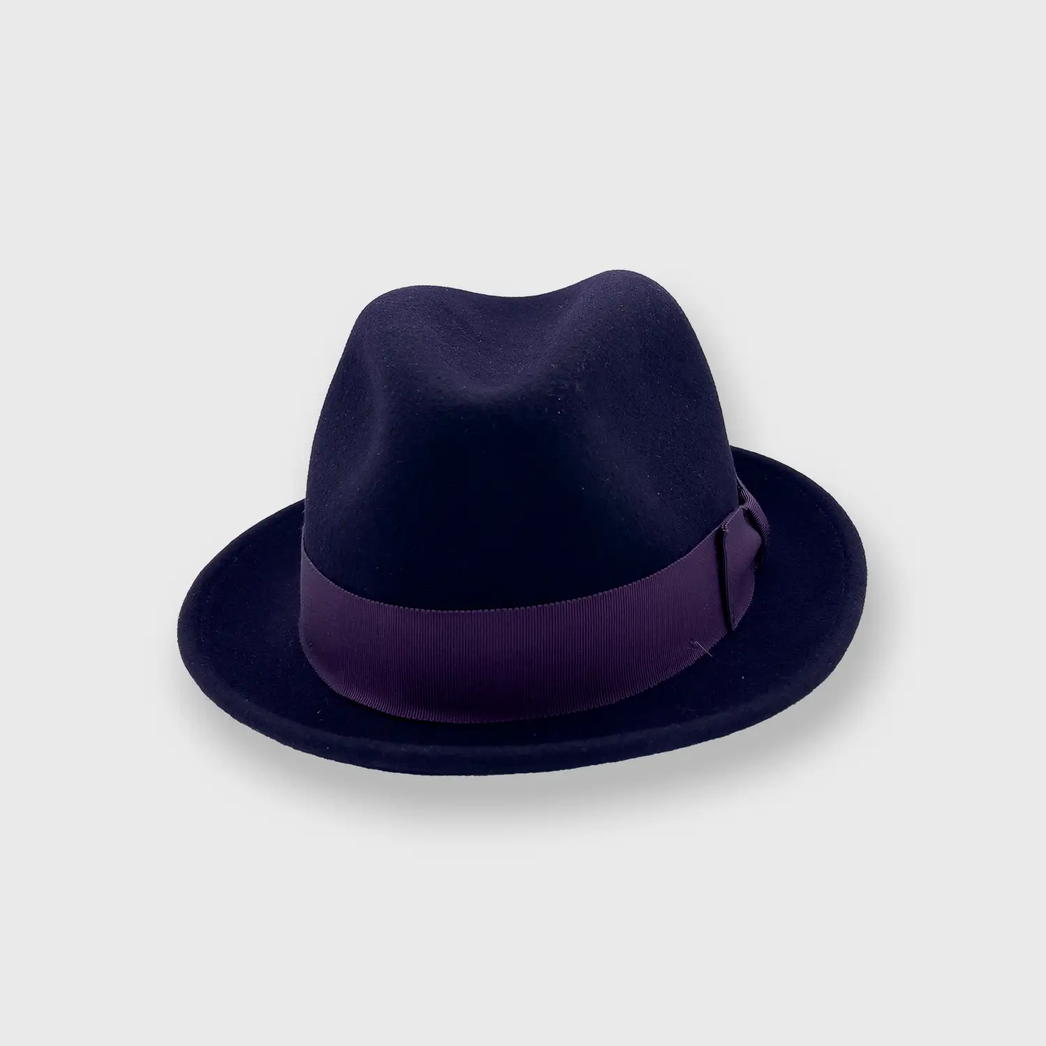 The bartender trilby in royal purple voorkant.