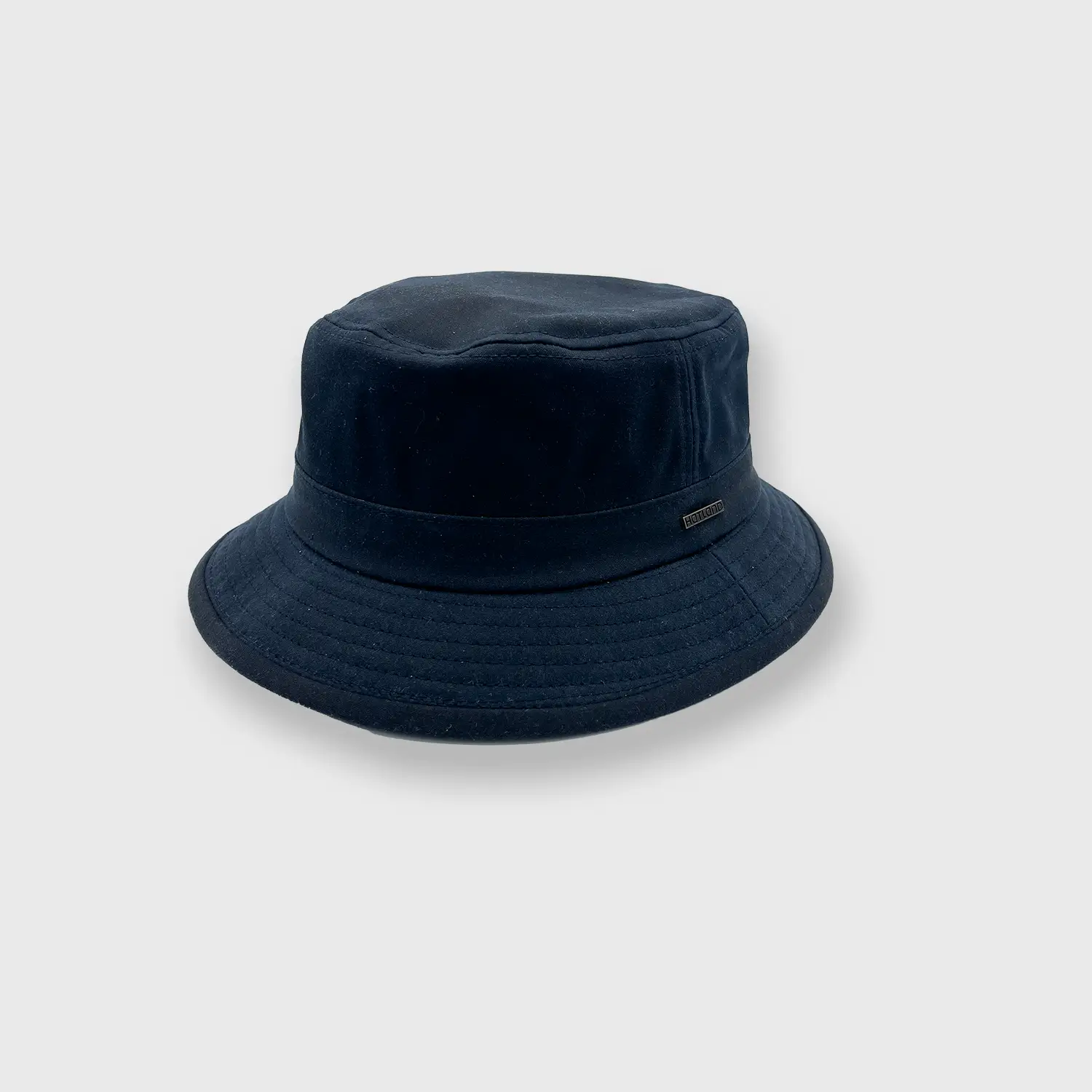 Navy wax bucket getilt.