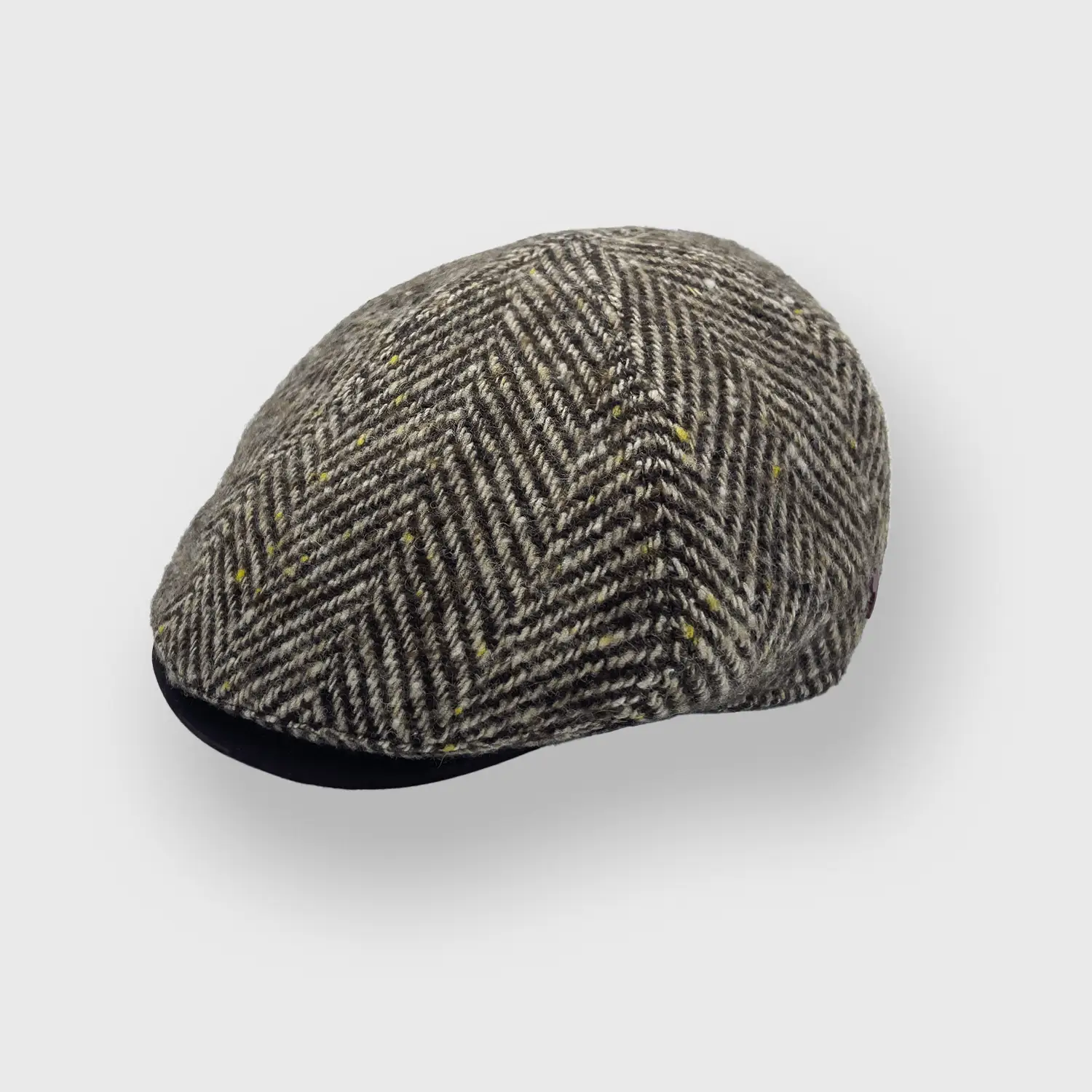The barber 6 panel pet in tweed met visgraat patroon Alfosno D'este getilt.