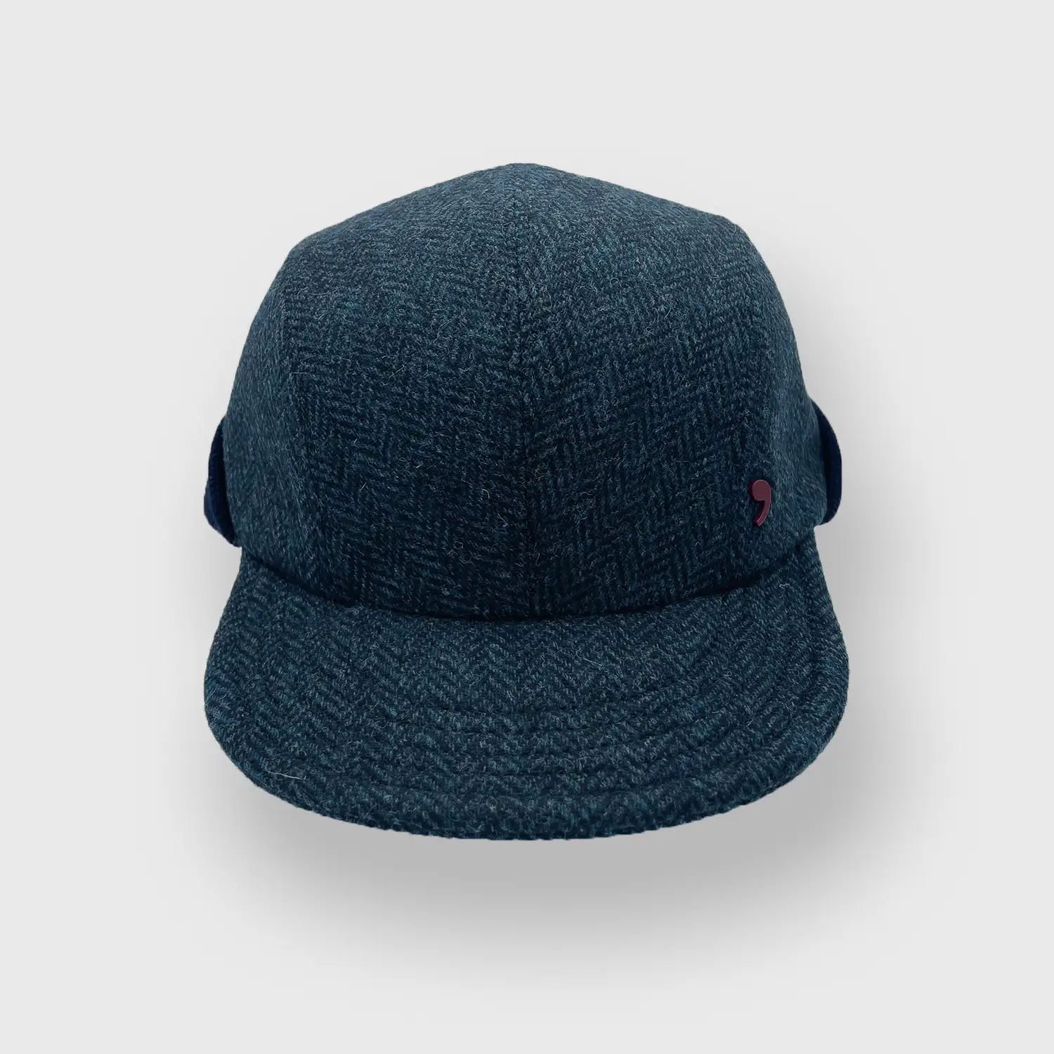 Pet in tweed met visgraat patroon voorkant.
