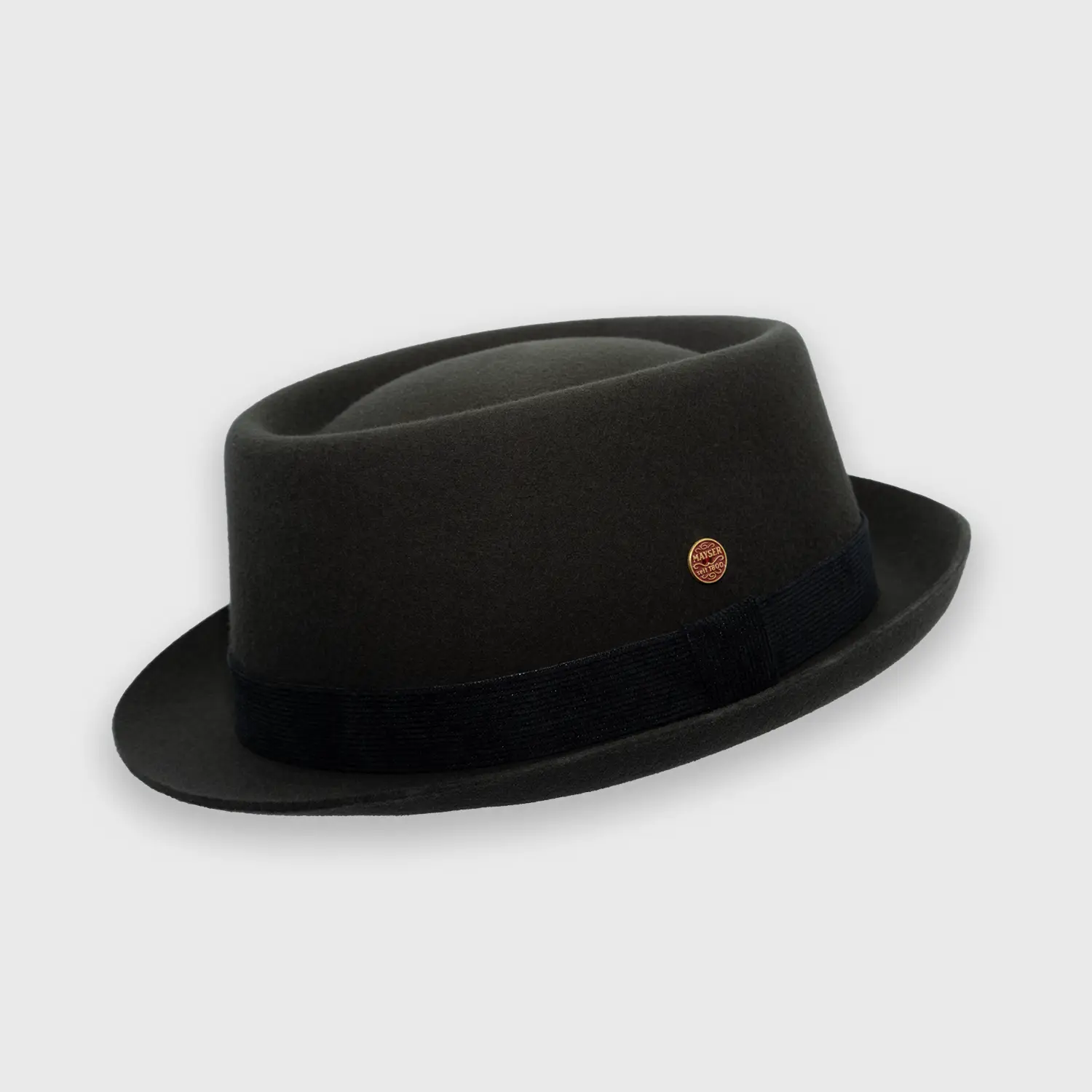 Porkpietaupe grijs van het merk Mayser op de webshop van Harbor of men zijkant.