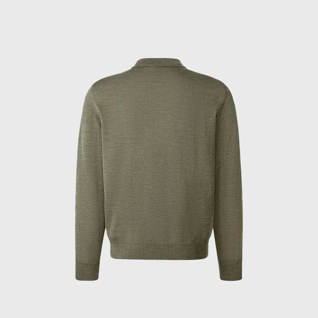 trui met knoppen ashgreen van Maerz op de webshop van Harbor Of Men achterkant.