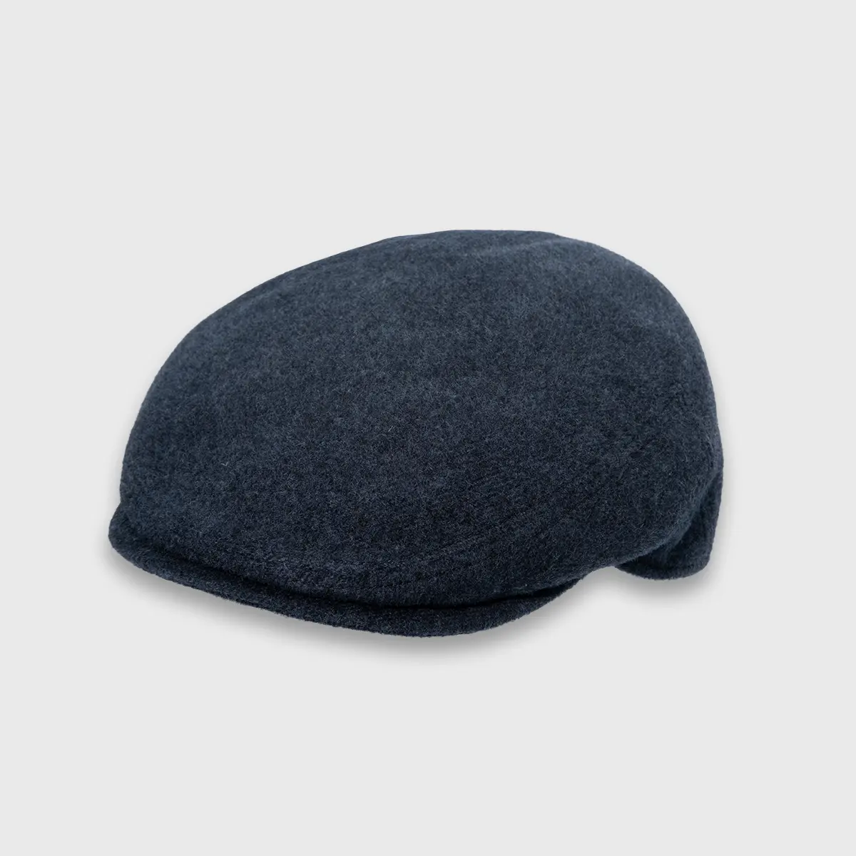 Klassieke wol flat cap pet van het merk Derby Sport in donker blauwe kleur op de webshop van Harbor of men getilt.