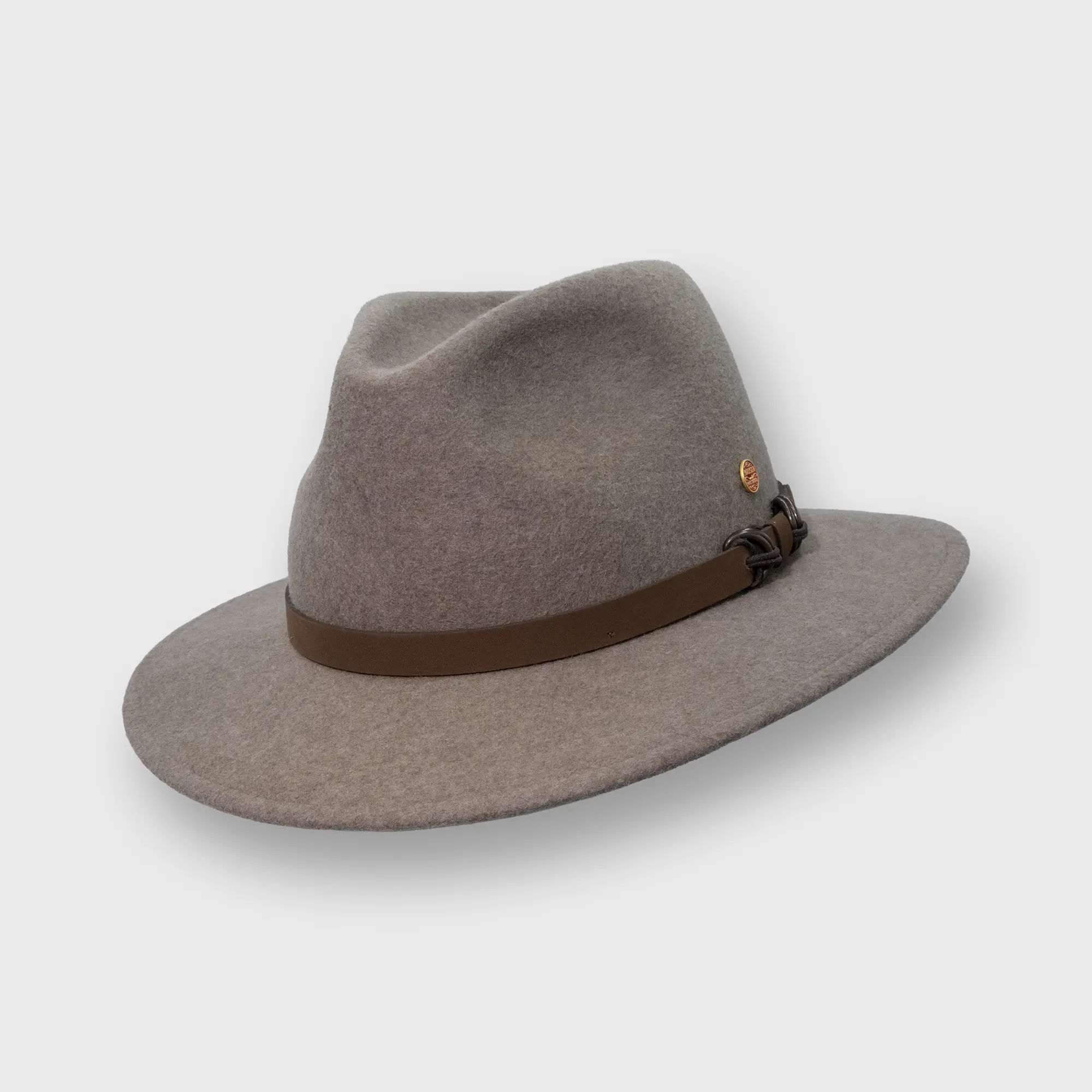 Chapeau du quotidien en laine coloris mur de la marque Mayser, rabats d'oreilles dissimulés, sur la boutique Harbor of Men, incliné