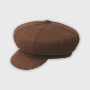 Casquette newsboy en laine brun moka, finition texturée et bouton sur le dessus, présentée sur fond clair.