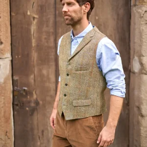 Gilet en Harris tweed sable à chevrons, de la marque Wellington of Bilmore, sur la boutique Harbor of Men.