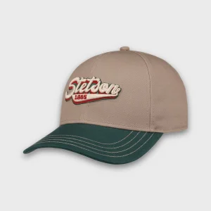 Casquette de baseball rétro blanc cassé à visière verte de la marque Stetson.