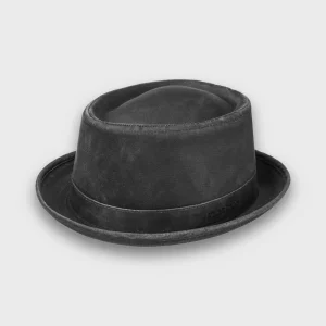 Pork pie in kunstleder met patina van het merk Stetson.