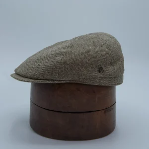 Casquette plate six panneaux en soie à fins chevrons, teinte sable, de la marque City Sport, vignette.