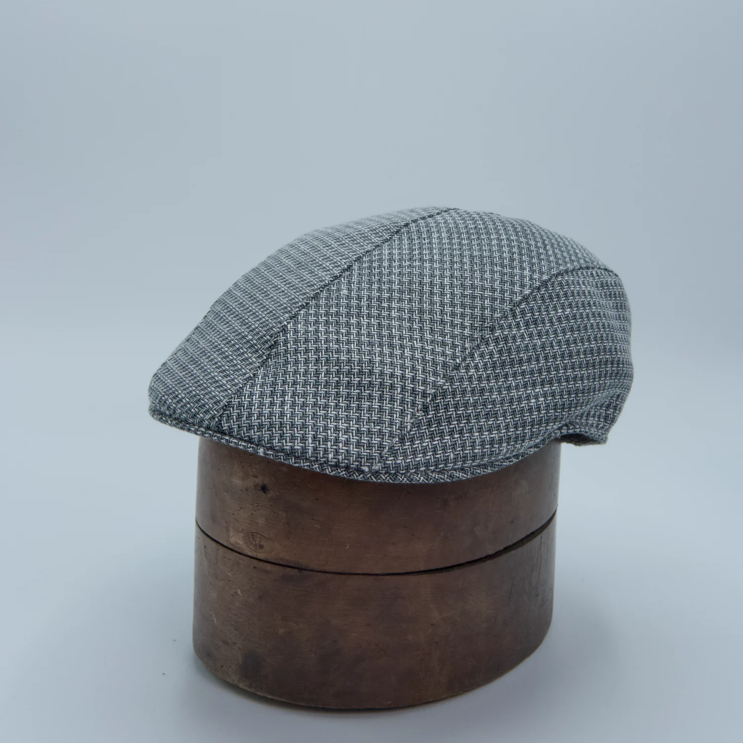 Casquette plate étroite en lin et coton texturés, de la marque Portaluri, vignette