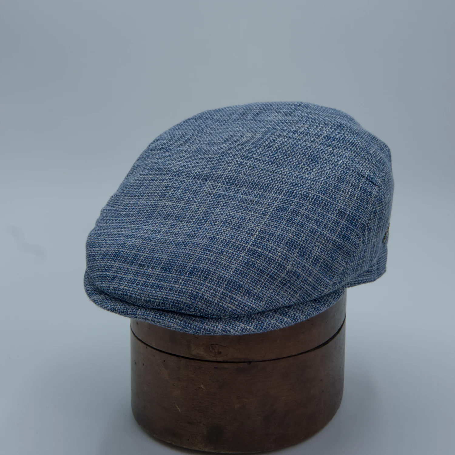 Flat cap met linnen structuur in blauw van het merk City Sport zijkant.