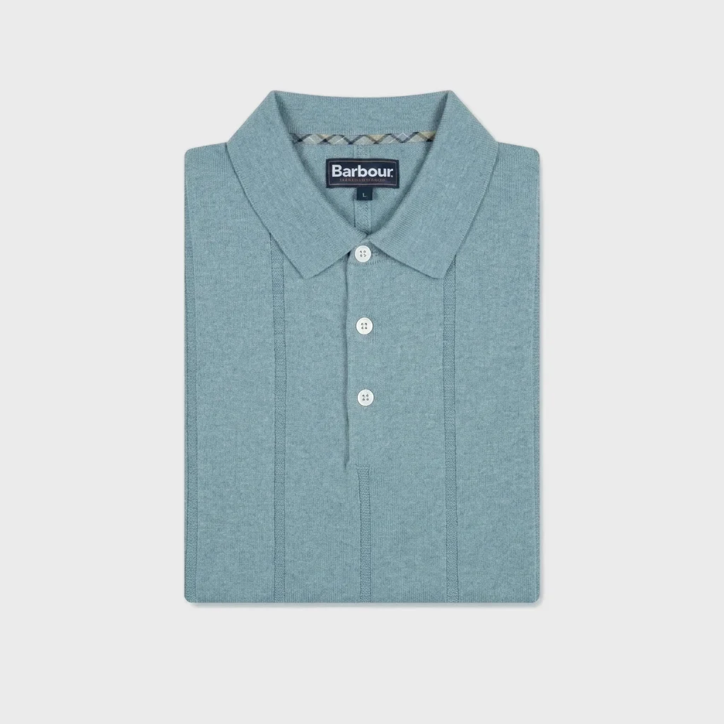 Polo en maille gris bleu, de la marque Barbour.