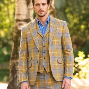 Wellington of Bilmore herringbone blazer amber ruit geposeerd met model voorkant