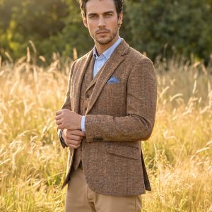 Blazer Wellington of Bilmore en Harris tweed à carreaux et chevrons, porté par un mannequin, avant