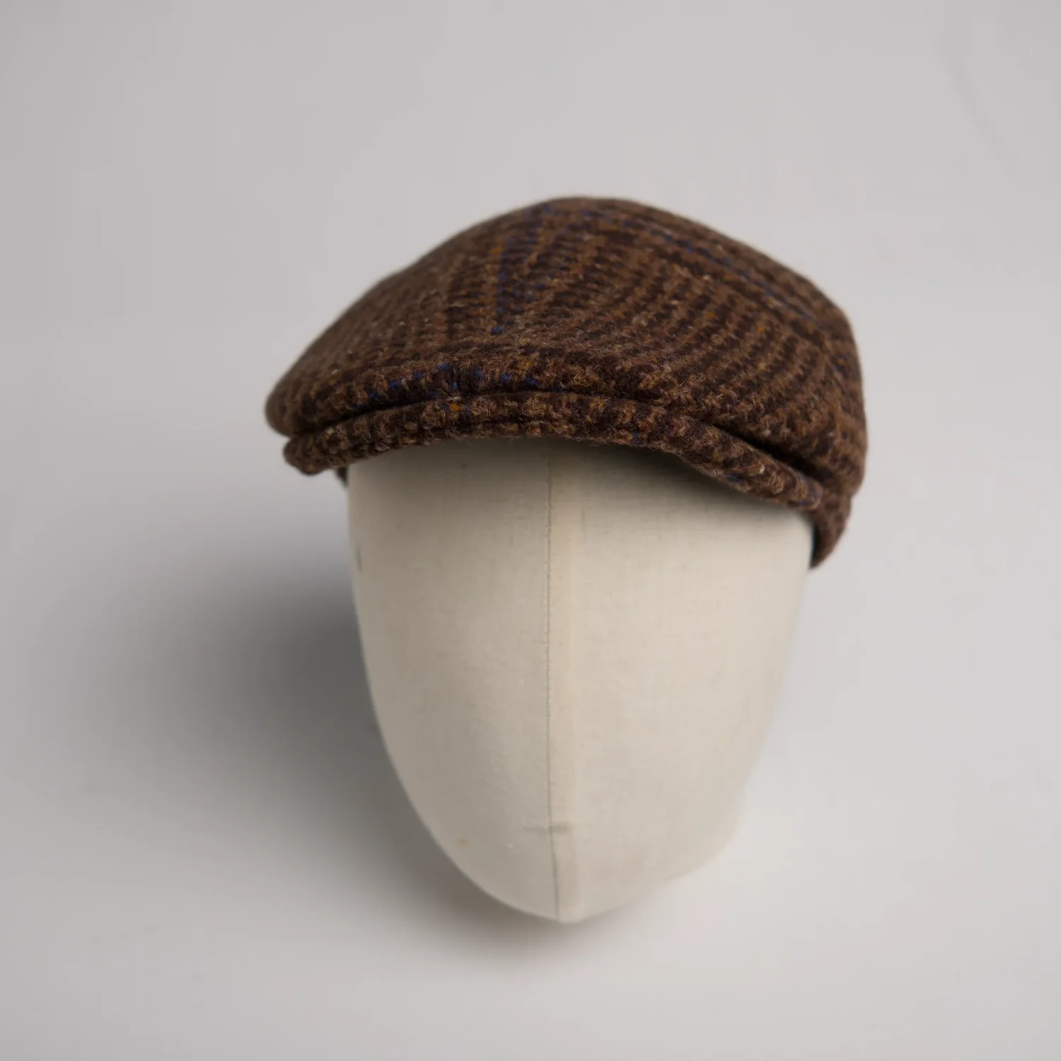 Ivy flat cap City Sport en mélange de tons rouille et brun, en laine vierge, vue de côté.