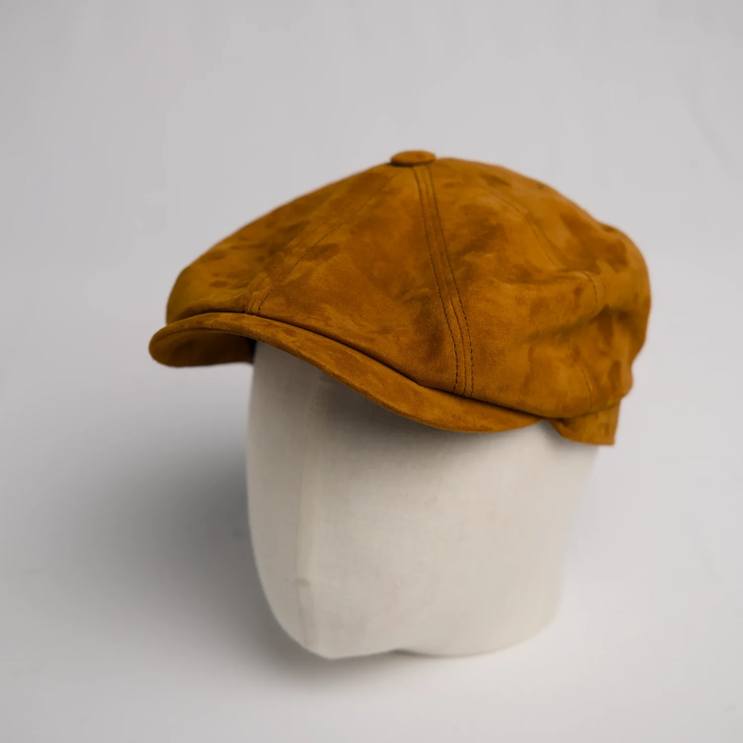 Casquette gavroche Stetson Hatteras en daim de chèvre cognac, vue de côté